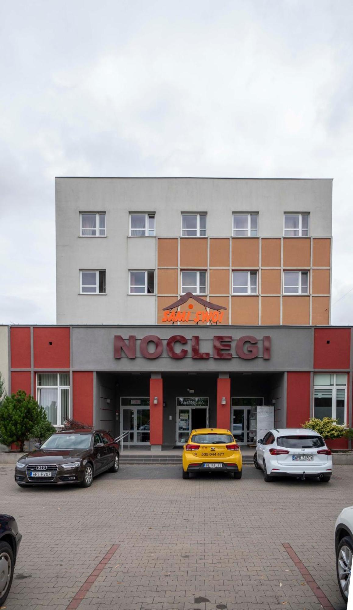 Sami Swoi Kutno Hostel Exterior photo