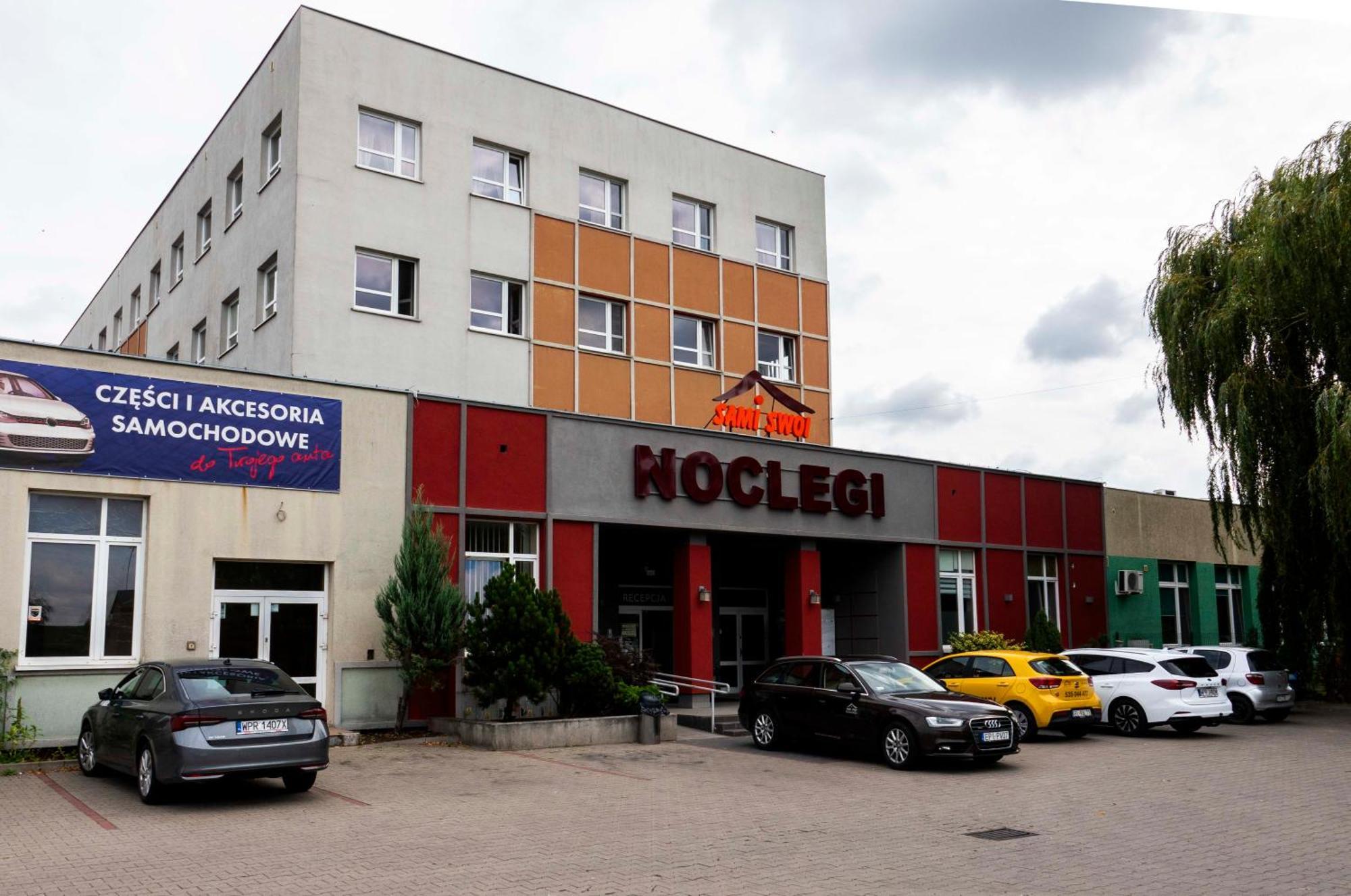 Sami Swoi Kutno Hostel Exterior photo